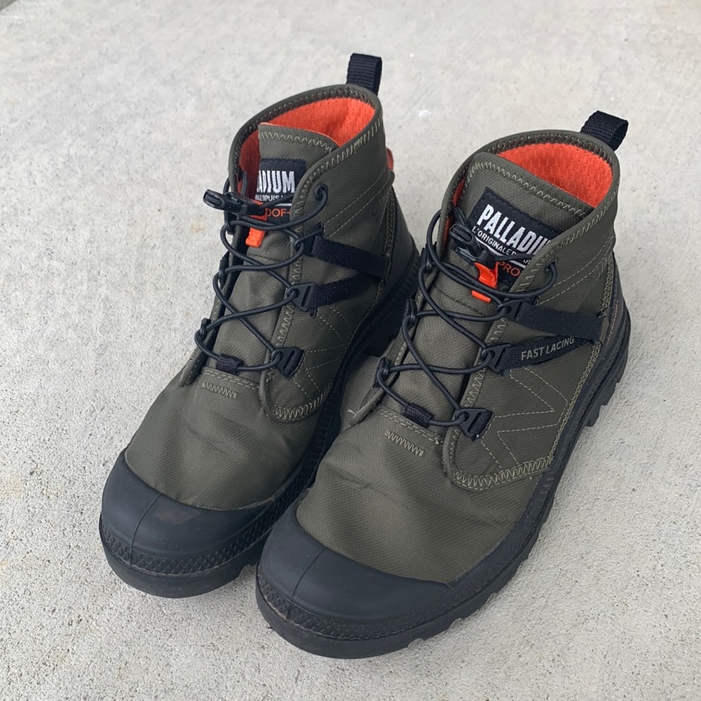 Palladium Pampa Travel Lite + Waterproof. Men’s size 4/Women’s 5.5